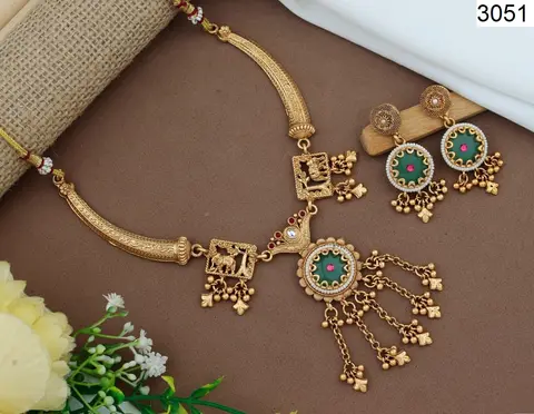 Heritage set imitation jewellery — design 6
