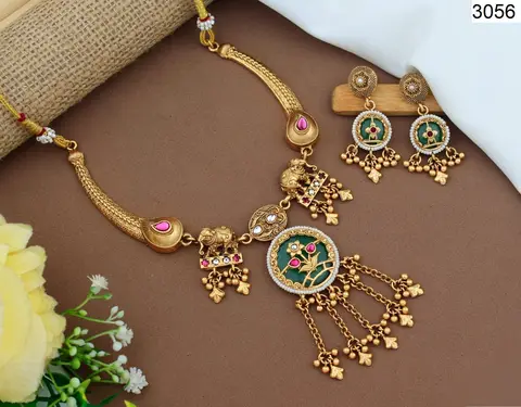 Heritage set imitation jewellery — design 2