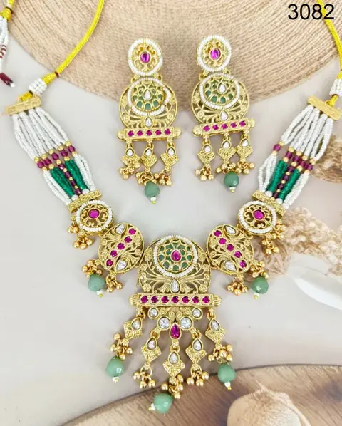 Heritage set imitation jewellery — design 11