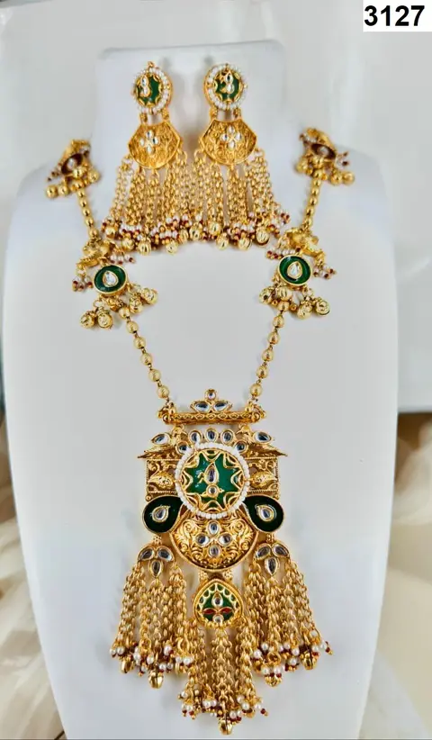 Heritage set imitation jewellery — design 3